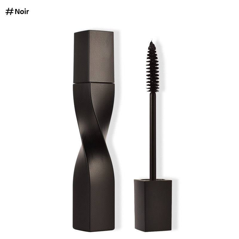 Mascara Waterproof Noir Intense – Volume & Longueur